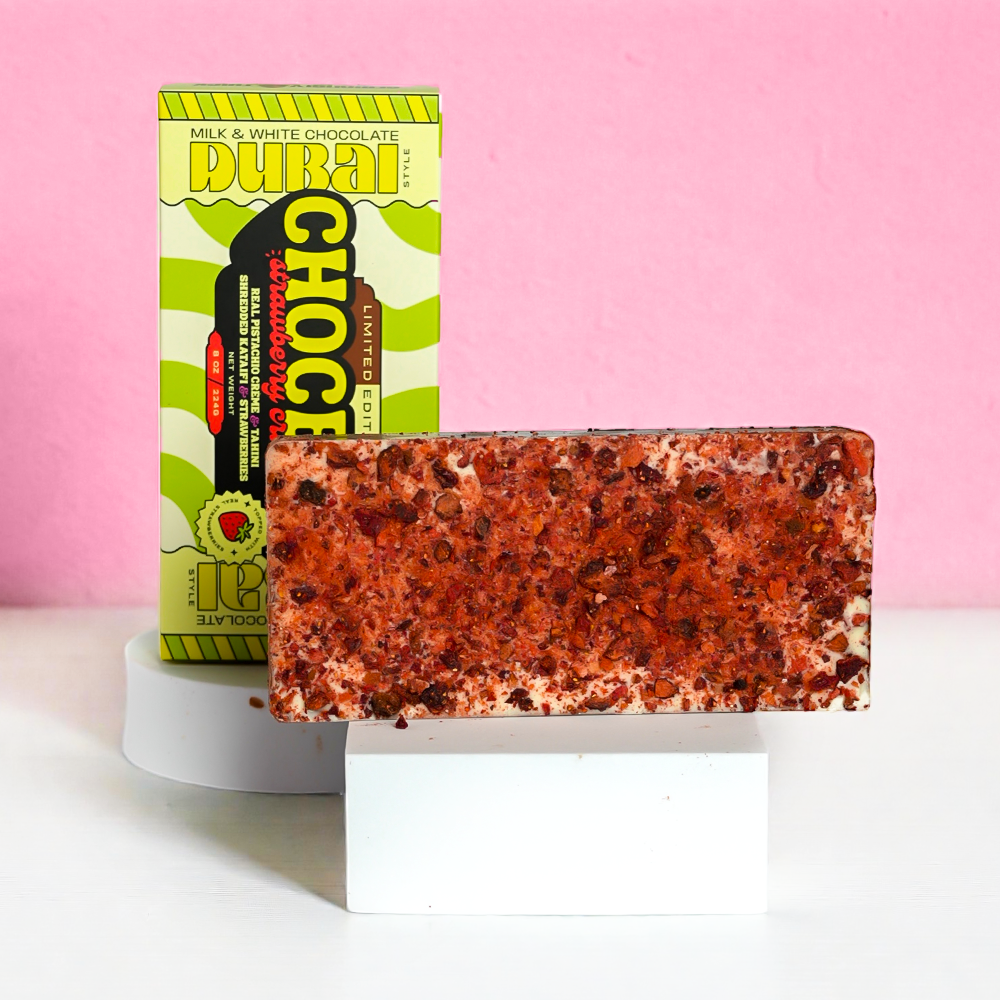 Chocbox Strawberry Crunch bar and Love Box bundle with Dubai Dip, view 2